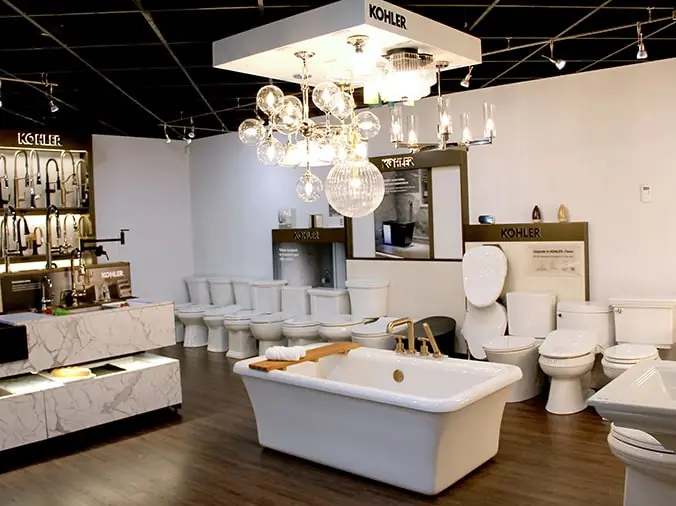Weinstein Showroom interior showing a fre-standing bathtub, toilets and faucets